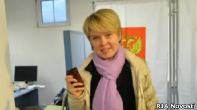 Евгения Чирикова на избирательном участве в Химках 14 октября 2012 года