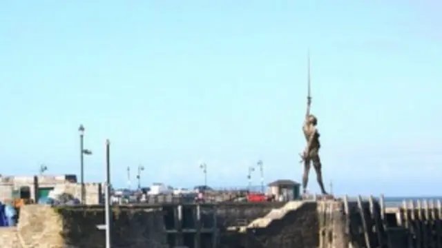 Статуя "Истина"