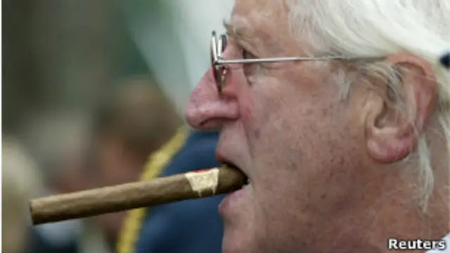 ایک اندازے کے مطابق 2026 میں برطانیہ میں سگار پینے والے ڈھونڈے سے نہیں ملیں گے