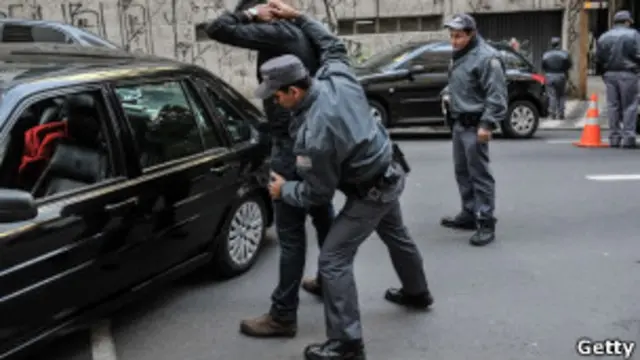 La policía de Sao Paulo ha lanzado una importante campaña contra el crímen organizado en la ciudad.