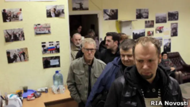 На одном из участков по выборам в Коориднационный совет оппозиции, Москва, 21 октября 2012 года