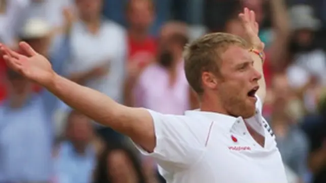 فلنٹوف 2005 اور 2009 میں ایشز سیریز جیتنے والی انگلش کرکٹ ٹیم کے رکن بھی رہے