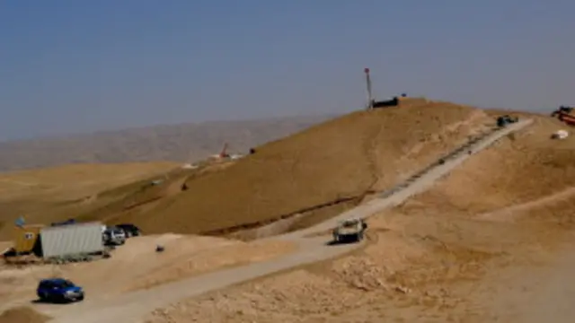  ویل کېږي، چې افغانستان کې تر خاورو لاندې شته طبیعي زېرمو ارزښت له ۳۰۰۰ میلیاردو ډالرو اوړي.