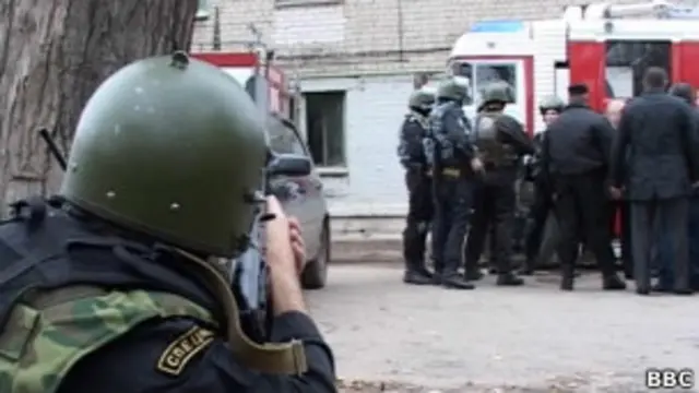 К операции привлечены были спецназ, взрывотехники и вертолет