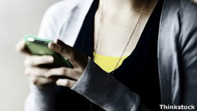 Подросток с телефоном