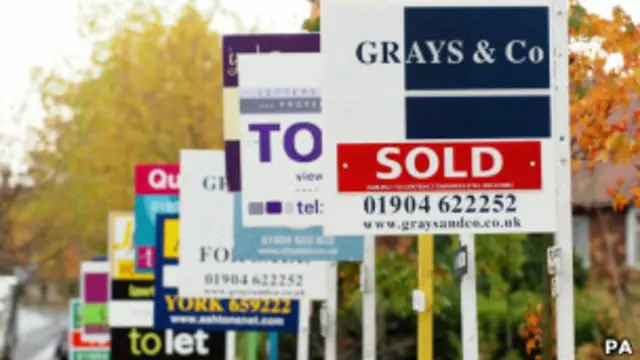 Carteles de casas en venta en Estados Unidos. Archivo