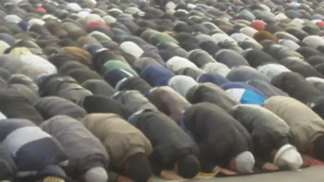 Кыргызстан эгемендикке жетишкенден кийин эле дин эркиндигин жарыялаган. Соңку жыйырма жылдан ашык мезгилде мамлекет диний чөйрөгө кийлигишпөө саясатын жүргүзүп келди. 