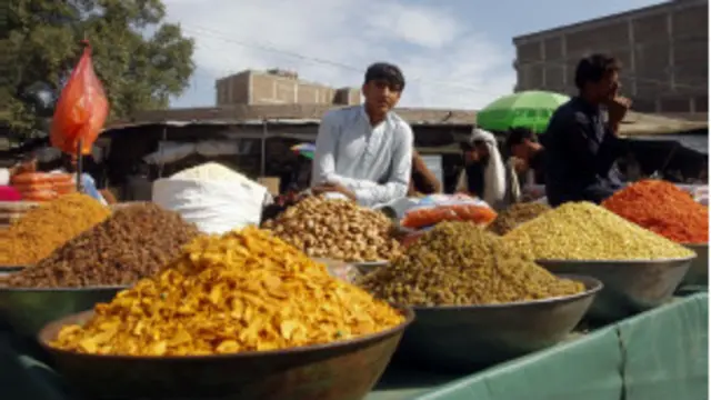 هندوستان ته د افغاني میوو د صادراتو په ډېرېدو هر افغان سوداګر دې ته هڅول کېږي چې هلته د پلور نماینده ګۍ او شرکتونه پرانېزي او له هغې مالیه ورکړی.
