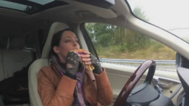 بغیر ڈرائیور کے یہ گاڑیاں بارہ میل فی گھنٹہ کی رفتار سے چلا کریں گی