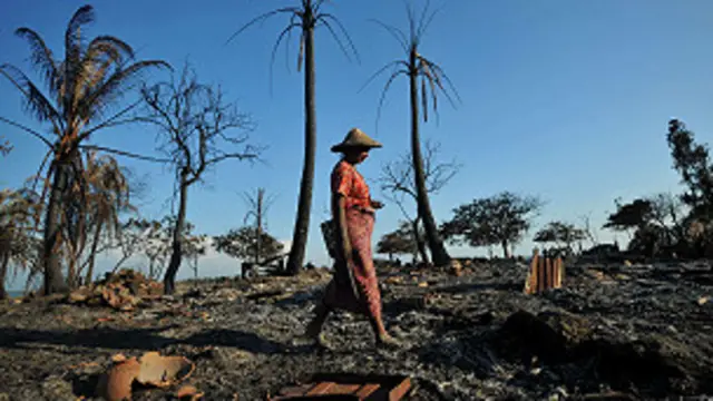 ဘာသာရေး လူမျိုးရေး အကြမ်းဖက်မှုတွေ ကြောင့် ရခိုင်ဒေသမှာ လူထောင်နဲ့ချီ အိုးမဲ့ အိမ်မဲ့ ဖြစ်ခဲ့ရ