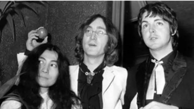 أرملة لينون اليابانية وجون لينون وبول هاريسون