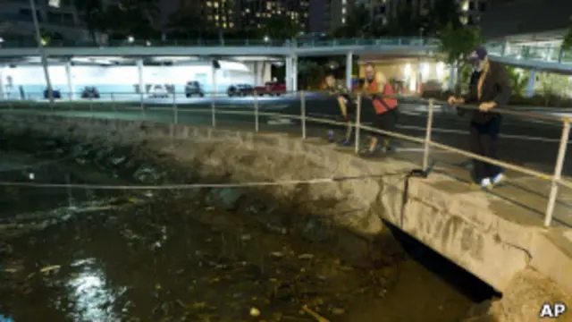 Волны на Гаваях были невысокими