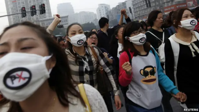 浙江宁波民众抗议某石化厂扩建项目(资料图片)