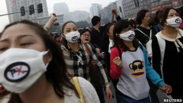 浙江宁波民众抗议某石化厂扩建项目(资料图片)