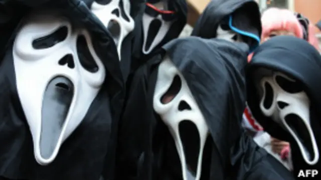 Участники парада Хэллоуин в городе Кавасаки, Япония