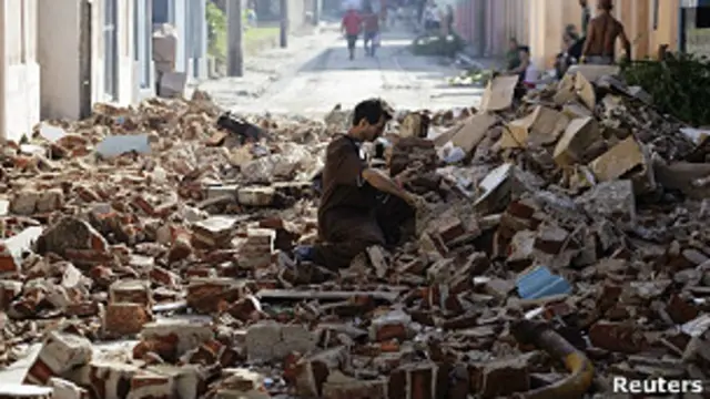 Una calle de Santiago de Cuba tras el paso del huracán Sandy