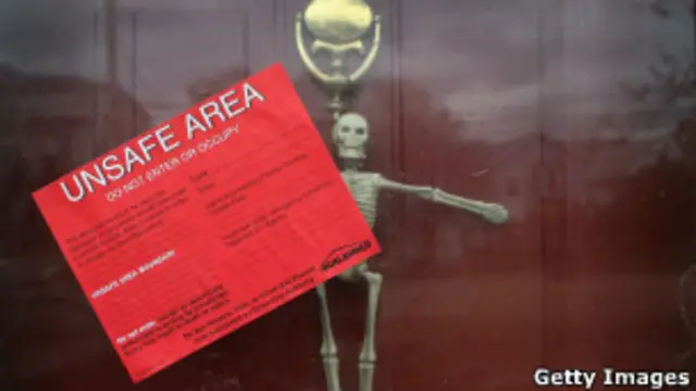 Табличка на дверях дома