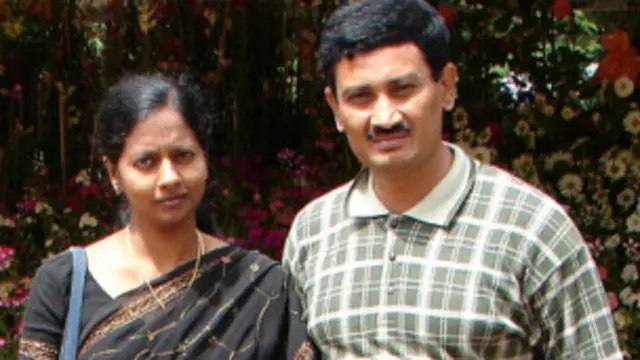 रवि श्रीनिवास और उनकी पत्नी