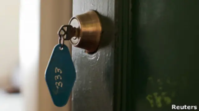 Ключ в дверном замке