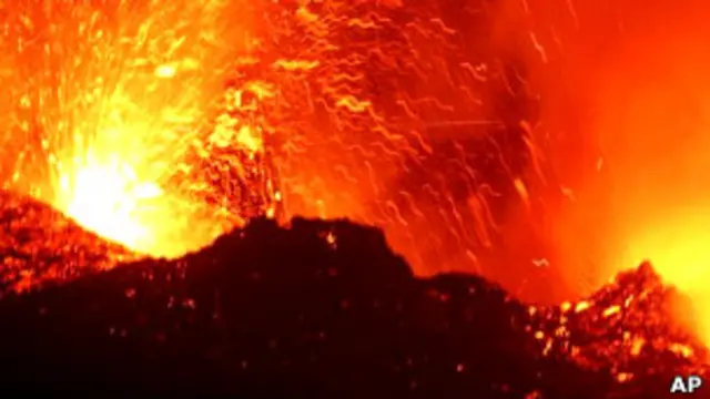 Volcán en erupción