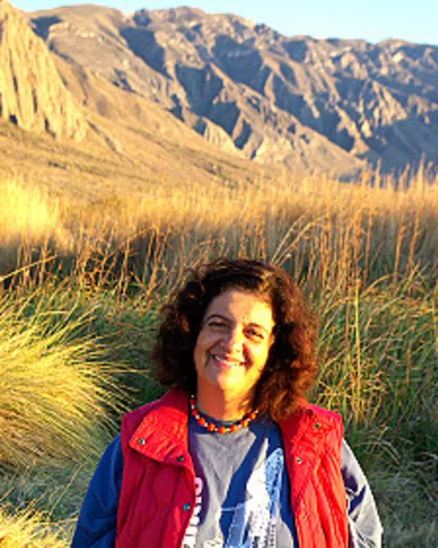 Valeria Souza en la Poza Churince, en Cuatro Ciénegas Foto gentileza Dra. Valeria Souza