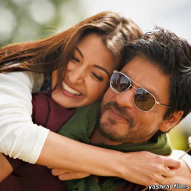 अजय देवगन ने आरोप लगाया है कि यशराज बैनर अपने 'रुतबे' का इस्तेमाल करके सारे ज़्यादातर सिनेमाहॉल्स पर कब्ज़ा कर रहा है.