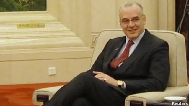 在重慶北謀殺的英國人海伍德的母親在《華爾街日報》刊登要求中國政府賠償的聲明。