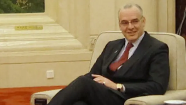 نېل هېووډ د بهرنۍ سوداګرۍ سلاکار او چين کې د پانګونې په لټه کې و