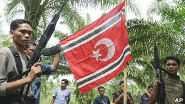 Konflik bersenjata GAM-RI mengakibatkan jatuh korban pihak sipil. Sebagian besar mereka berstatus sebagai korban pelanggaran HAM.