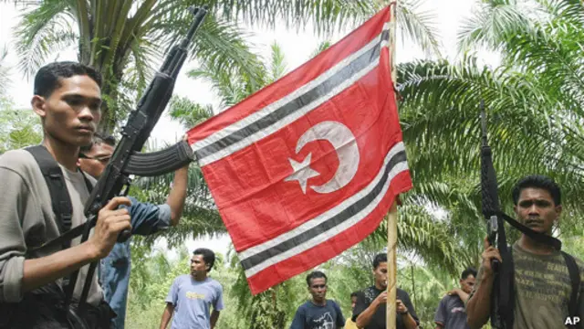 Bendera Pemerintah Aceh yang baru disahkan dianggap mirip dengan bendera GAM.