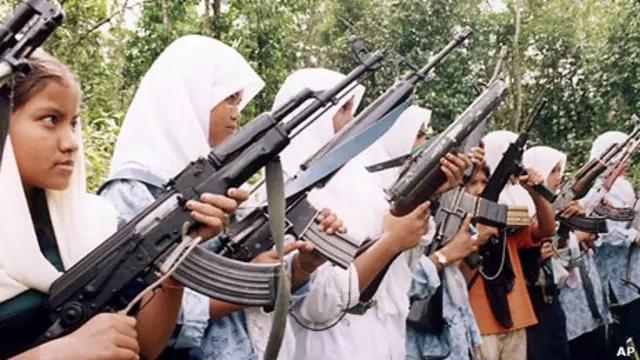 Pasukan bersenjata GAM juga melibatkan kaum perempuan Aceh.