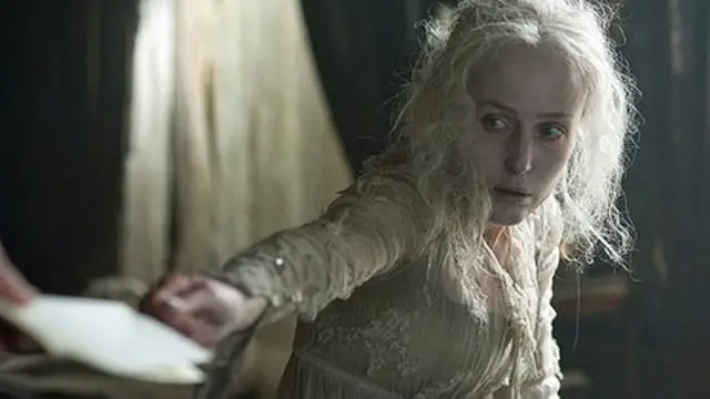 Gillian Anderson como Miss Havisham