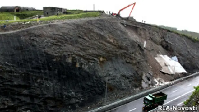 Обрушение дороги, построенной к саммиту АТЭС во Владивостоке