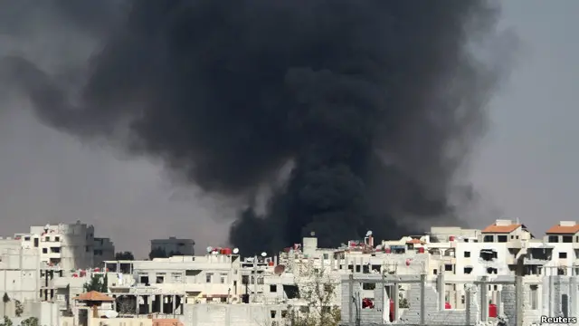 Humo en Damasco tras un ataque con aviones MiG