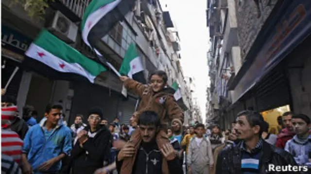 Manifestación de opositores a Assad en Bustan Al Qasr, Siria