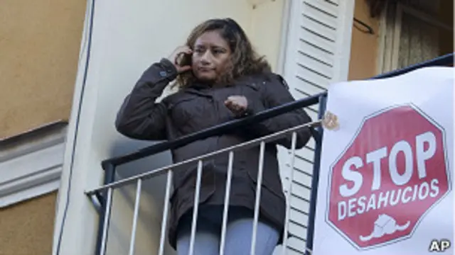 Una mujer enfrenta el desalojo de su casa en Madrid