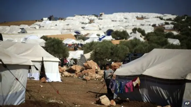 میلیونها سوری آواره شده و صدها هزار نفر در کمپهایی در ترکیه، لبنان و اردن زندگی میکنند