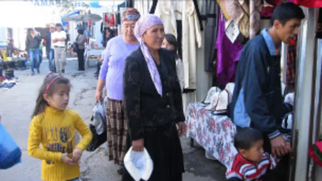 "Чынында азыркы учурда Кытайдан жасалган калпактар көбөйгөн, арзан болгондуктан, жакшы сатылышы мүмкүн. Бирок сапаты боюнча биздеги кийизден жасалган калпактарга жетпейт".