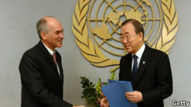 Пан Ги Мун и Чарльз Петри