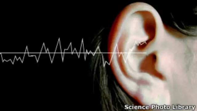 Sonido sale de oído