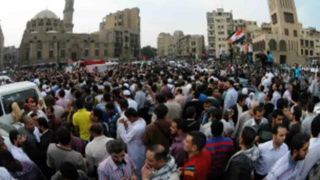 تشهد غزة مظاهرات احتجاج من حين لآخر احتجاجا على الإغلاق المتكرر لمعبر رفح، منفذ غزة الوحيد على العالم في ظل الحصار الاسرائيلي الصارم.