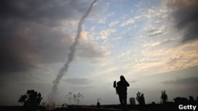 اسرائیلی ذرائع ابلاغ کے مطابق میزائل دفاعی نظام ’آئرن ڈوم‘ نے دو راکٹ ناکارہ کر دیے