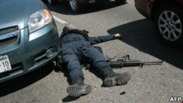 Тело убитого полицейского