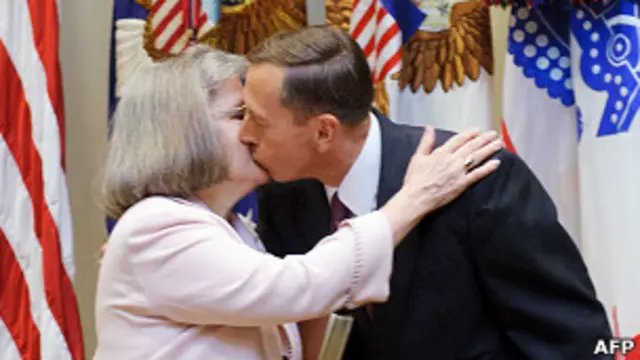 डेविड पैट्रियस और उनकी पत्नी