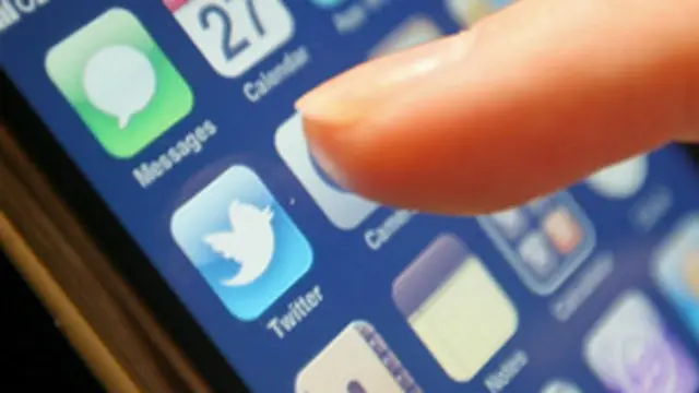 मोबाइल पर उपलब्ध है ई-कॉमर्स की सुविधा