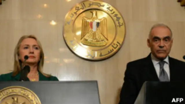 Госсекретарь США Хиллари Клинтон и министр иностранных дел Египта Кемаль Амр