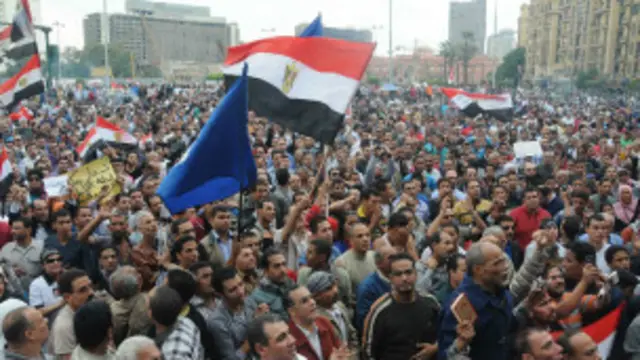 شهدت مصر في الآونة الأخيرة تجاذبات سياسية بين الإخوان المسلمين وحركات المعارضة.