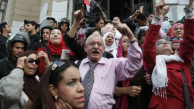 मिस्र के जजों ने मुर्सी के आदेशों का विरोध करते हुए उन्हें न्यायपालिक पर अभूतपूर्व हमले की संज्ञा दी है