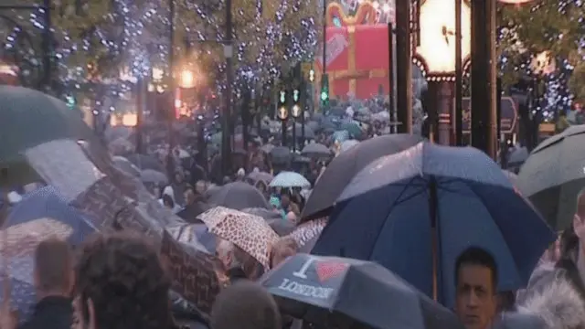 احمد جیسے کئی اور لندن کے ہجوم میں سمو کر آنکھوں سے اوجھل ہو جاتے ہیں