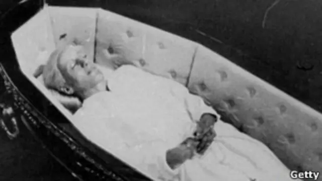 Evita Peron en ataúd